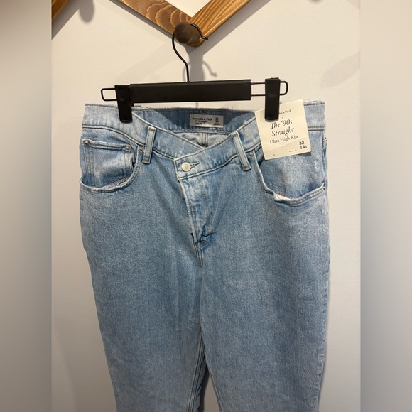 NWT- 90s Ultra high rise straight leg Jean - Abercrombie & Fitch - Short - Picture 3 of 5
